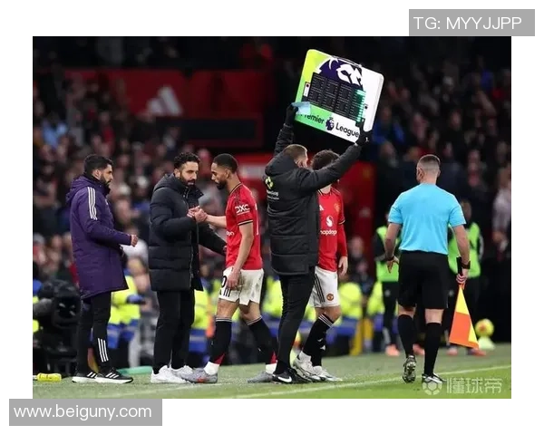 TA：梅努因伤缺战热刺，曼联竞赛名单有青训球员的纪录告危